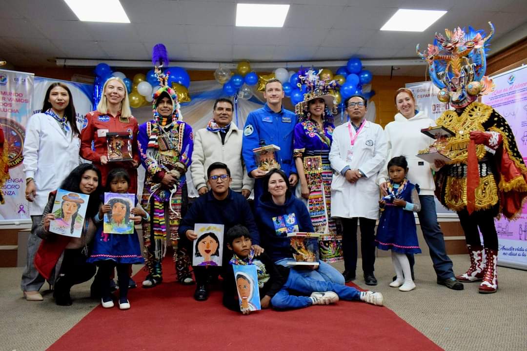 PACIENTES ONCOLÓGICOS DE ORURO RECIBIERON LA VISITA DE COSMONAUTAS ESPACIALES RUSOS Y LA FUNDACIÓN UNITY