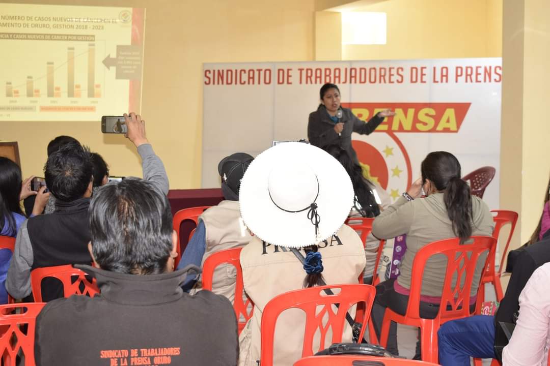 SEDES FORTALECE ALIANZA CON LA PRENSA ORUREÑA PARA SOCIALIZAR LA PREVENCION CONTRA EL CÁNCER